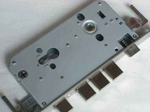 卧龙24小时上门开锁公司