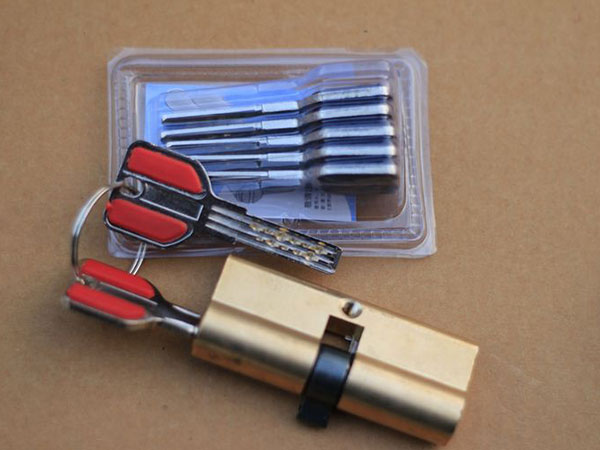 卧龙24小时上门开锁公司