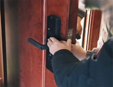 卧龙24小时上门开锁公司